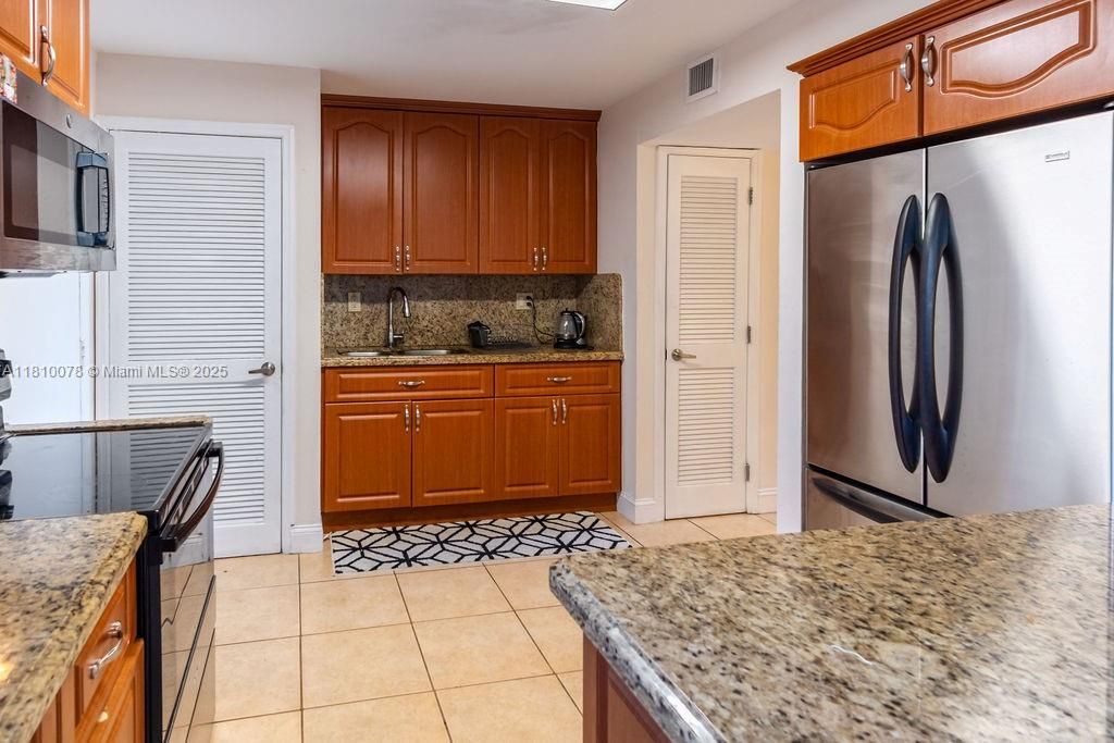 9110 Fontainebleau Blvd, Unit 502, Miami, FL 33172 Photo