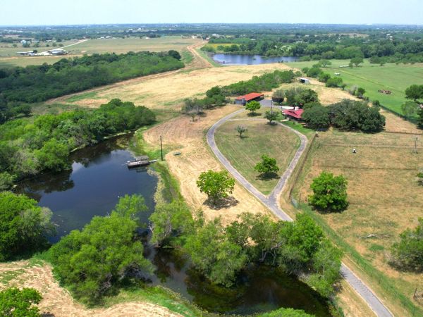 10745 Rosemar Ln, Adkins, TX 78101