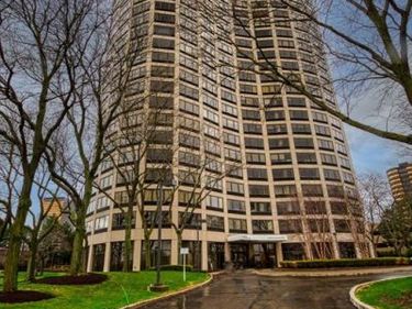 5000 TOWN Center, Southfield, MI 48075