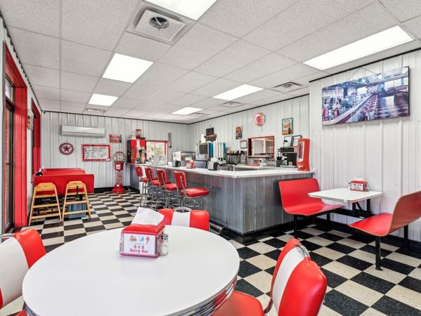 1039 Squirrel Hollow Dr, Linden, TN 37096