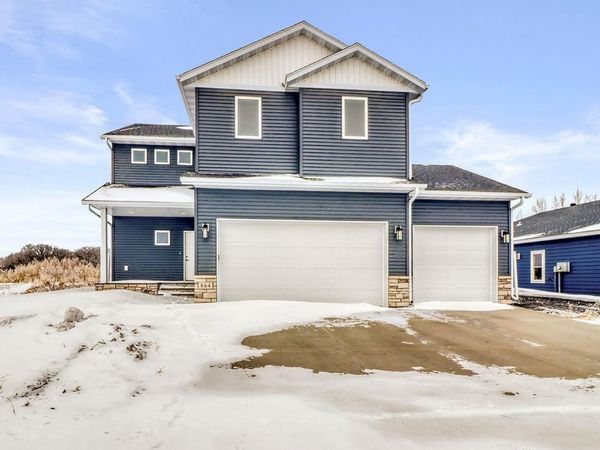 864 Harvest Circle, Horace, ND 58047