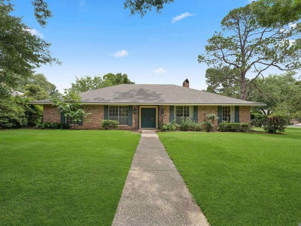 5977 Hyacinth, Baton Rouge, LA 70808