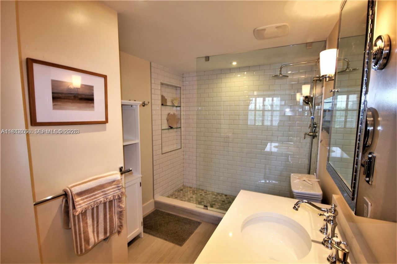 5161 Collins Ave, Unit 315, Miami Beach, FL 33140 Photo