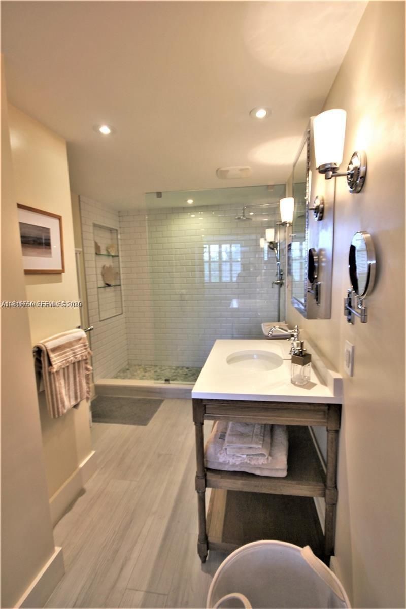 5161 Collins Ave, Unit 315, Miami Beach, FL 33140 Photo