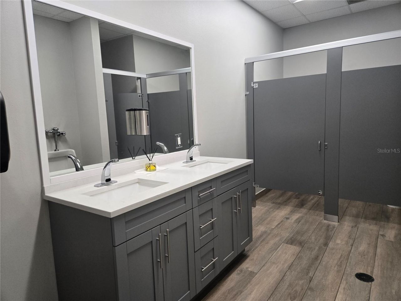 255 Pine Avenue N, Oldsmar, FL 34677 Photo