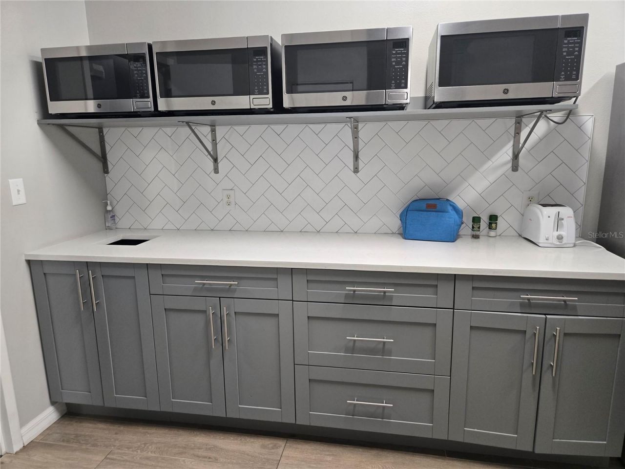 255 Pine Avenue N, Oldsmar, FL 34677 Photo