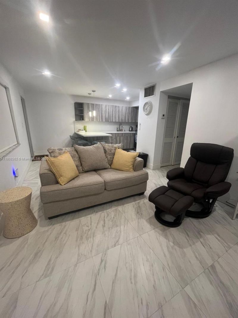 2145 Pierce St, Unit 422, Hollywood, FL 33020 Photo