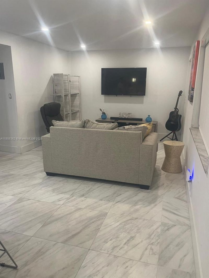 2145 Pierce St, Unit 422, Hollywood, FL 33020 Photo