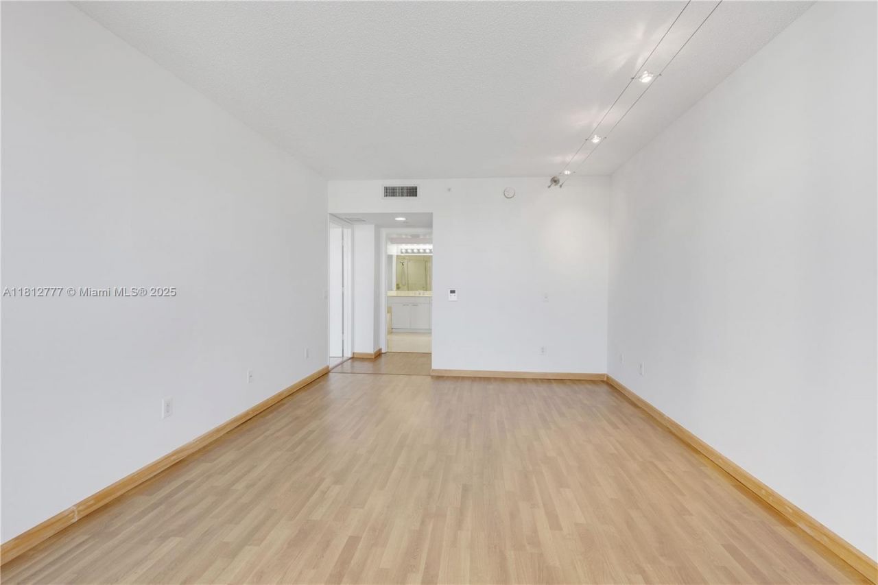 21055 Yacht Club Dr, Unit 2104, Aventura, FL 33180 Photo