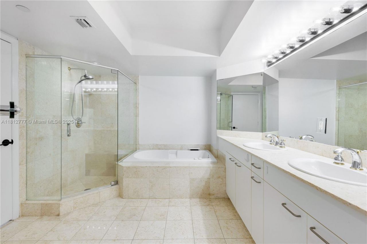 21055 Yacht Club Dr, Unit 2104, Aventura, FL 33180 Photo