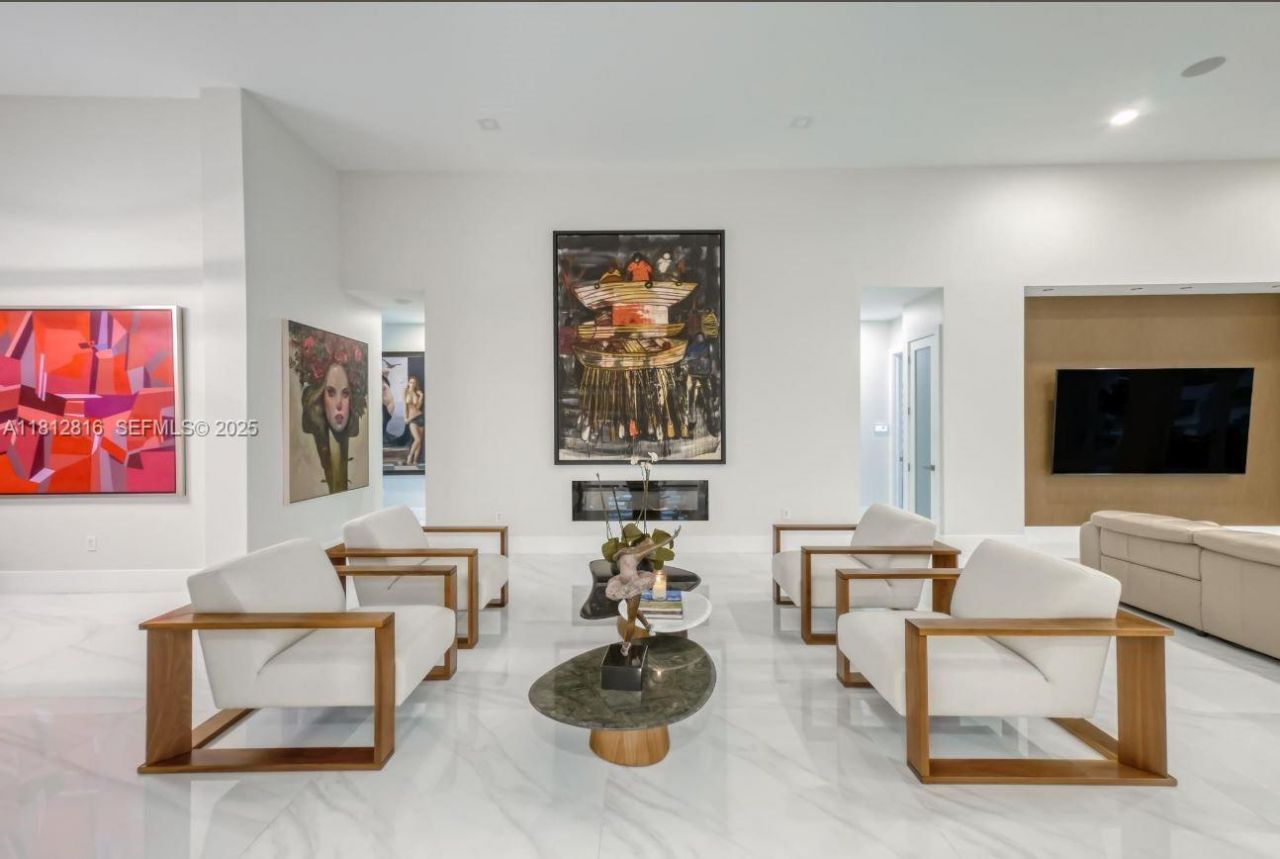 11390 SW 30th St, Miami, FL 33165 Photo