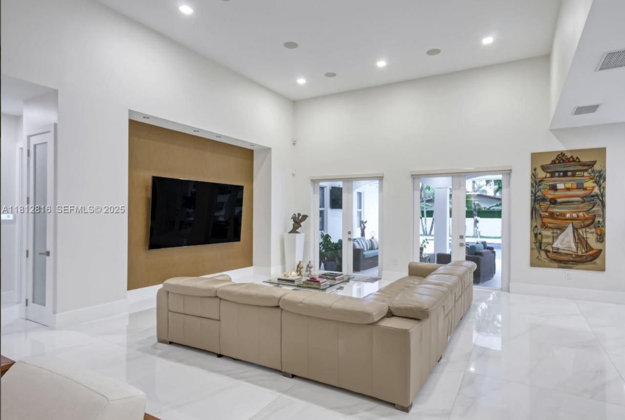 11390 SW 30th St, Miami, FL 33165 Photo