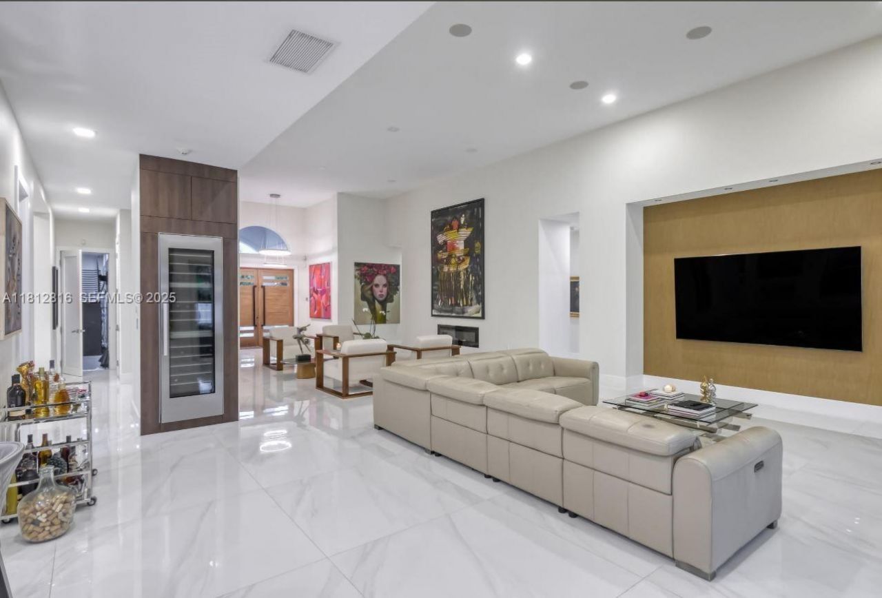 11390 SW 30th St, Miami, FL 33165 Photo