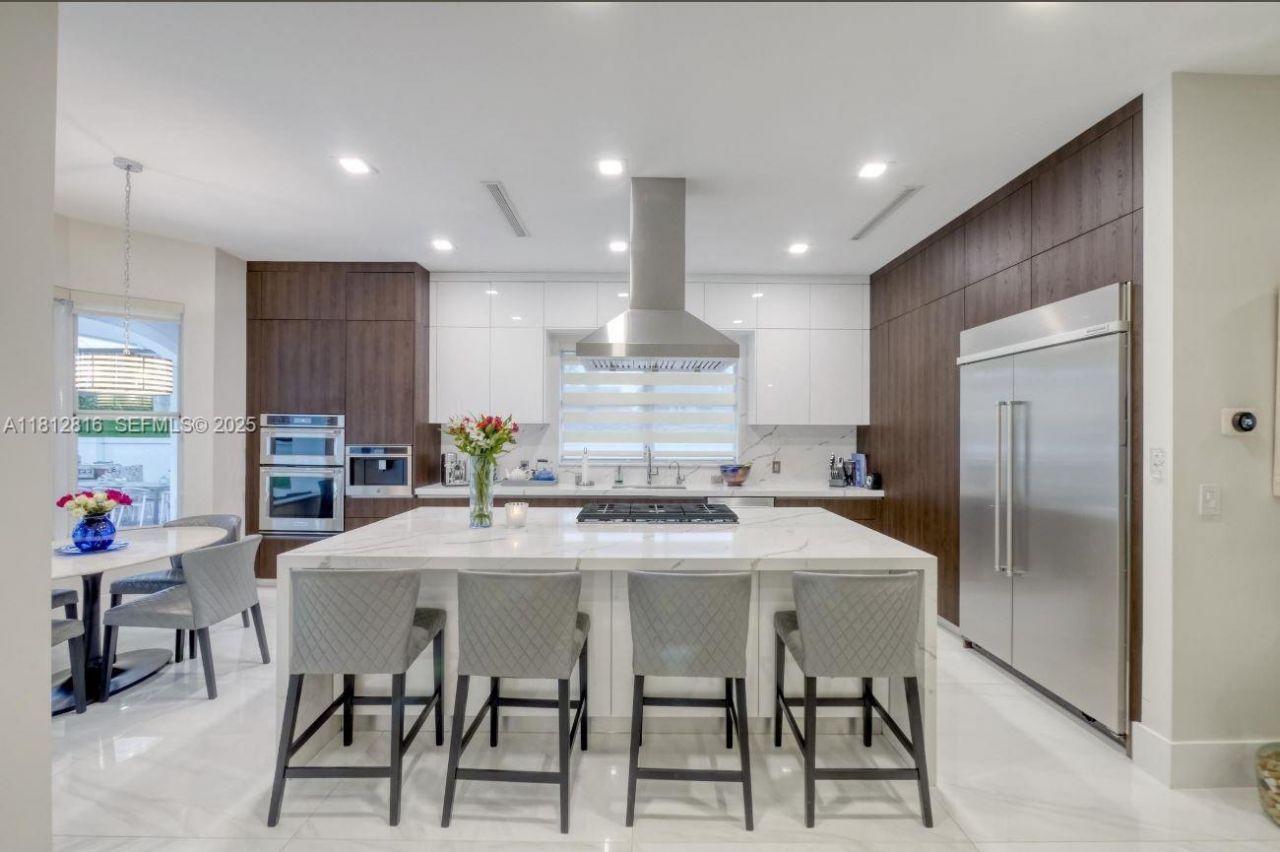 11390 SW 30th St, Miami, FL 33165 Photo