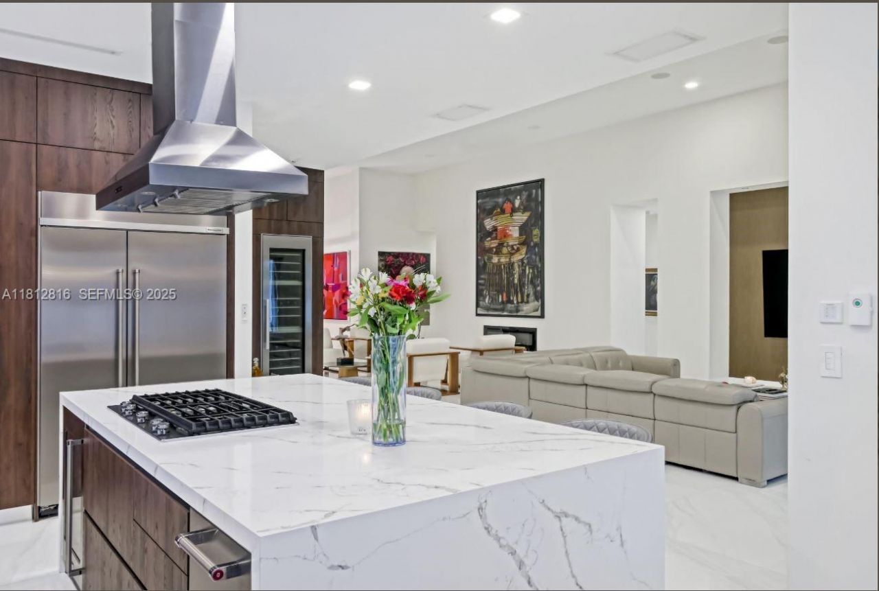 11390 SW 30th St, Miami, FL 33165 Photo