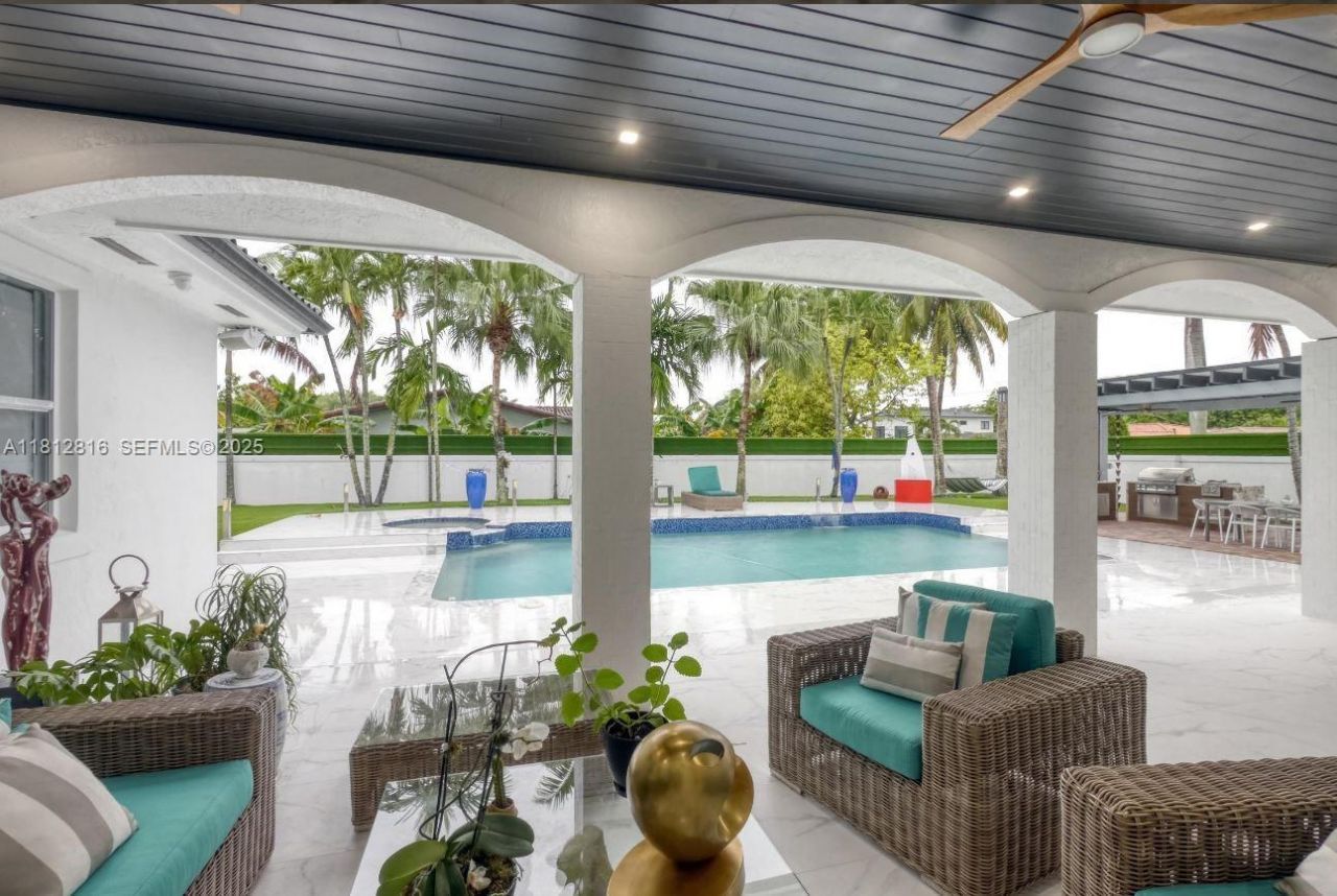 11390 SW 30th St, Miami, FL 33165 Photo