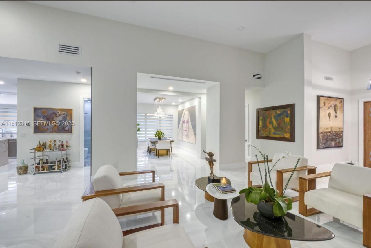 11390 SW 30th St, Miami, FL 33165 Photo