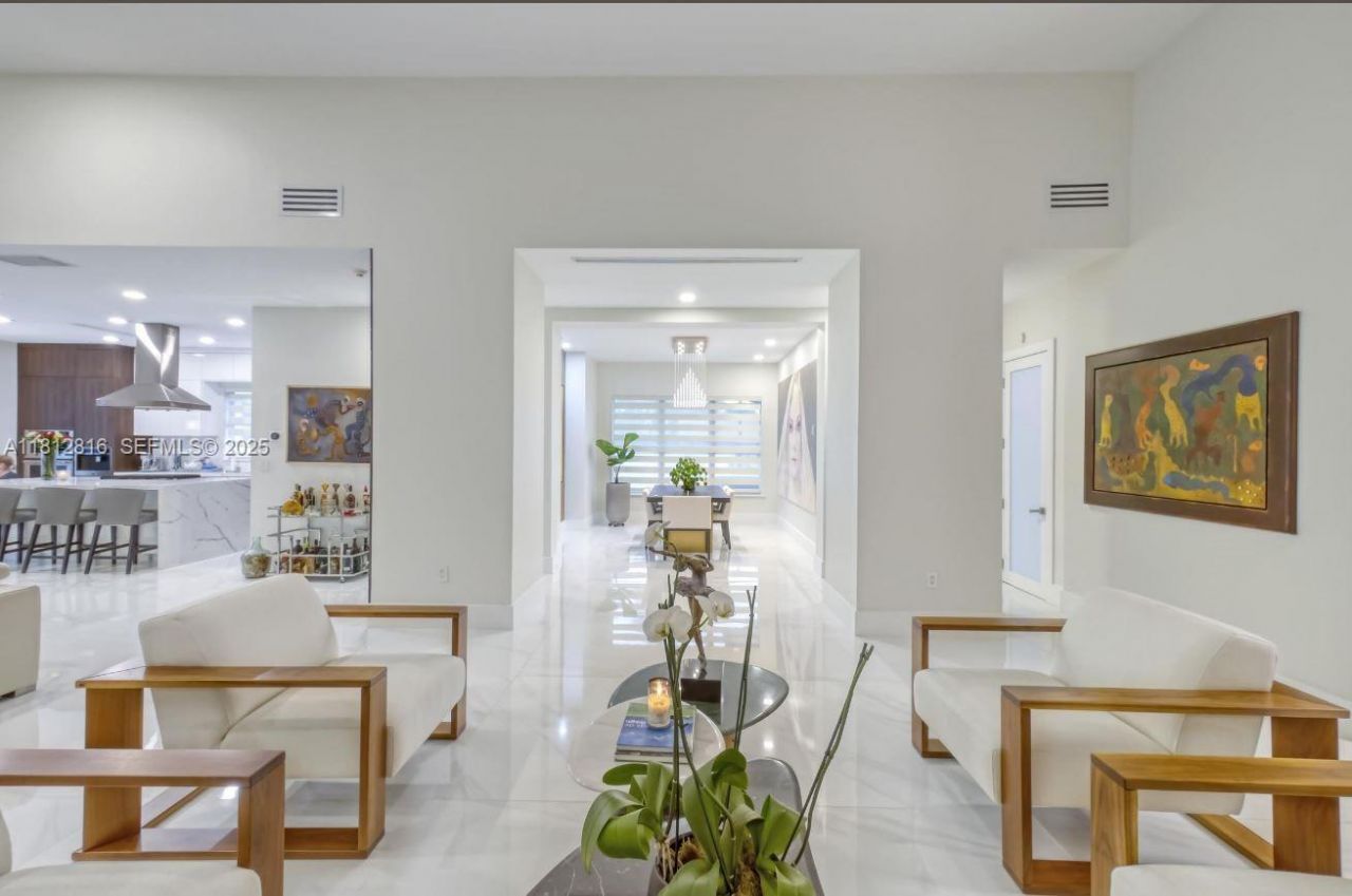 11390 SW 30th St, Miami, FL 33165 Photo