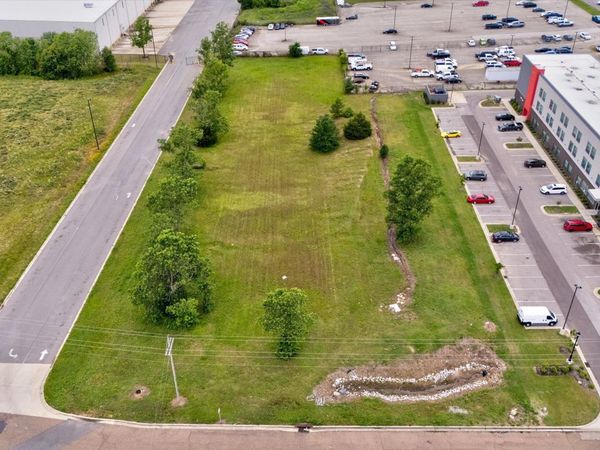 18 Hospitality Lane, Southaven, MS 38671