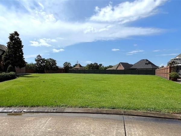 106 WISTERIA Court, Belle Chasse, LA 70037