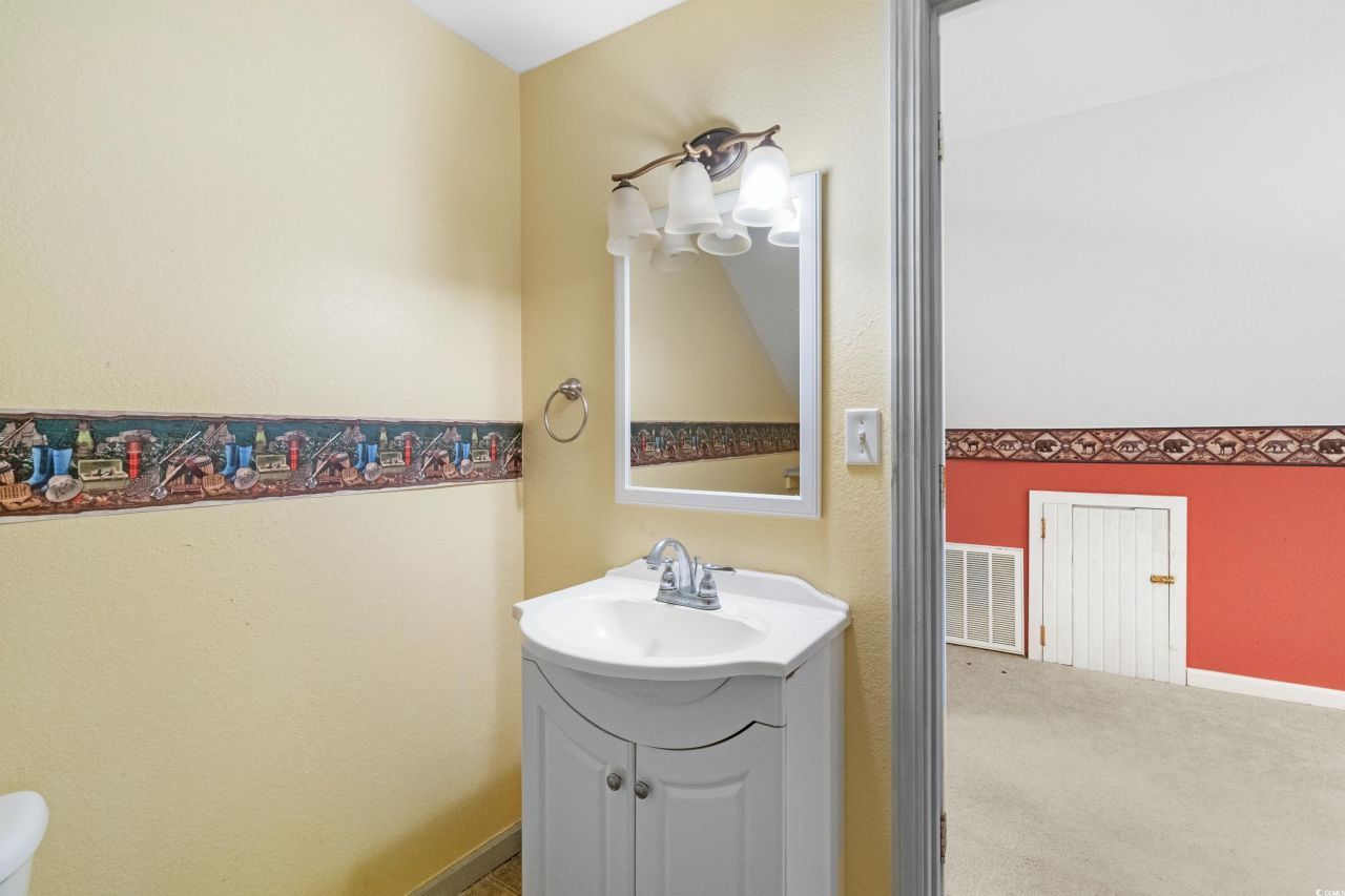 589 Loop Circle Photo 29