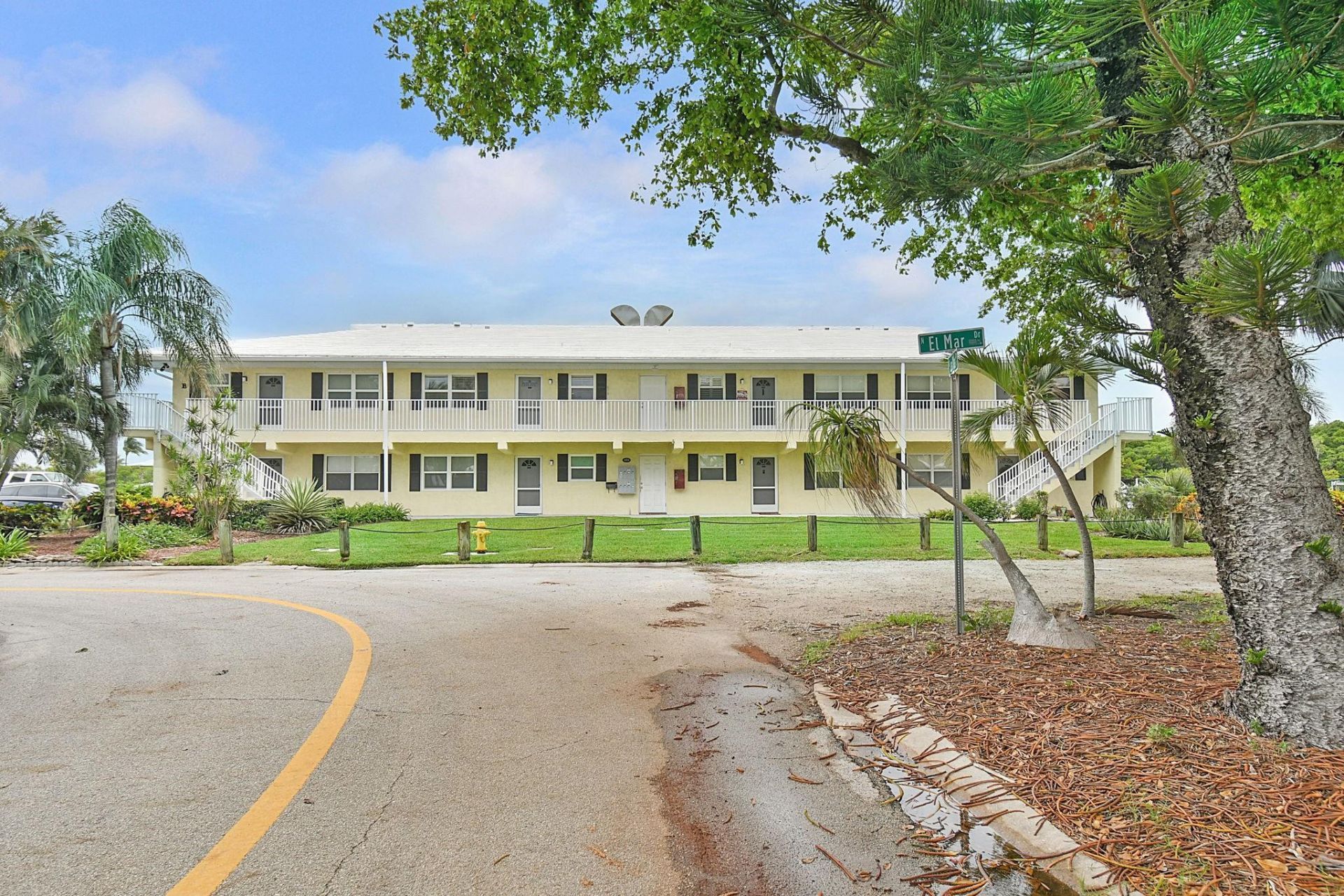 200 N El Mar Drive, Unit B202, Jensen Beach, FL 34957 Photo