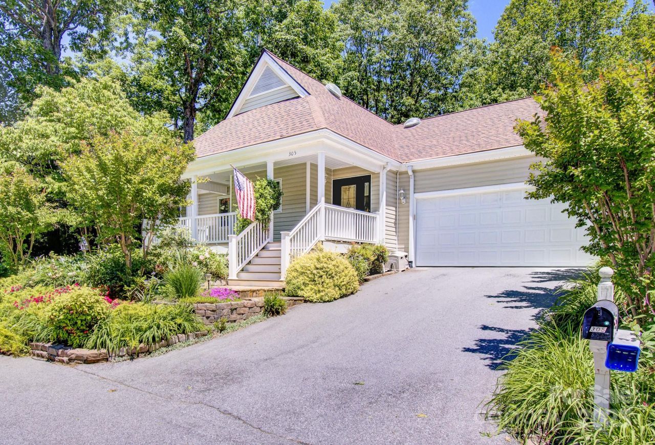 305 E High Point Lane, Hendersonville, NC 28791 Main Photo