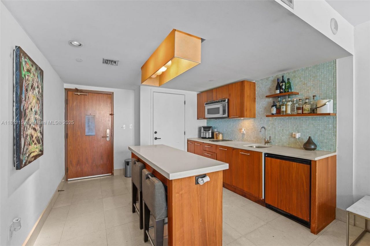 6801 Collins Ave, Unit 717 Door 7, Miami Beach, FL 33141 Photo