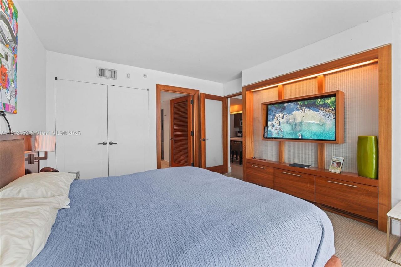 6801 Collins Ave, Unit 717 Door 7, Miami Beach, FL 33141 Photo