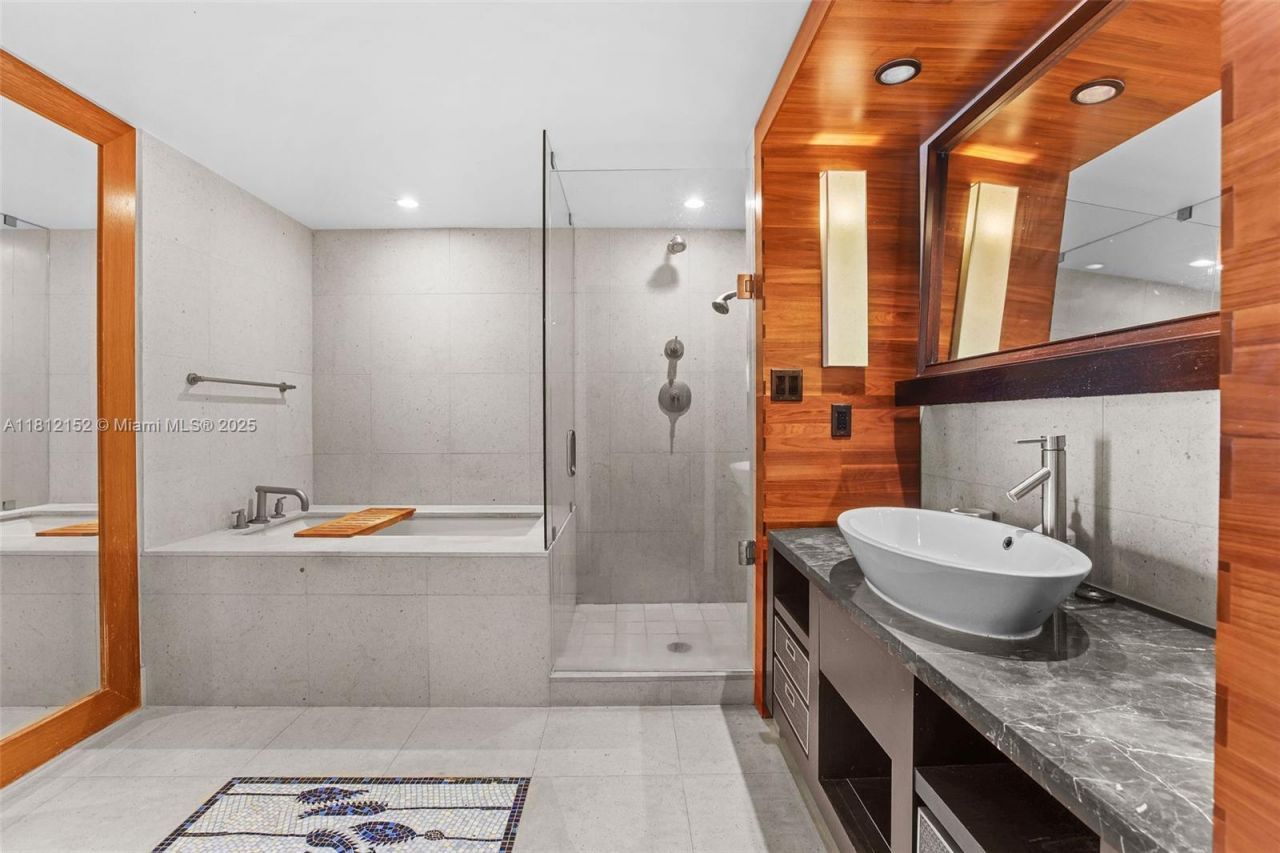 6801 Collins Ave, Unit 717 Door 7, Miami Beach, FL 33141 Photo