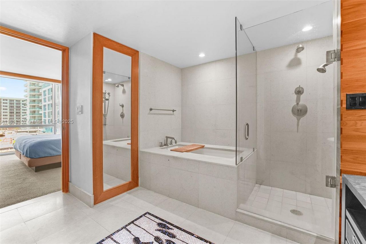 6801 Collins Ave, Unit 717 Door 7, Miami Beach, FL 33141 Photo