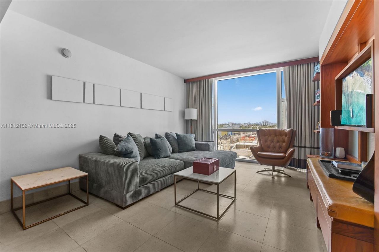 6801 Collins Ave, Unit 717 Door 7, Miami Beach, FL 33141 Photo