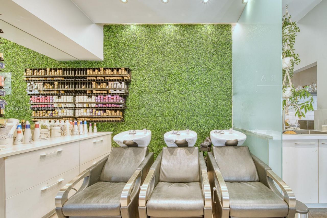 Full Service Beauty Salon On Sunset Dr & 57th Ave, Coral Gables, FL 33143 Photo