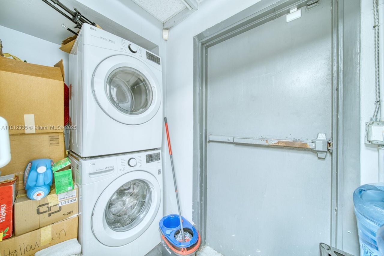 Full Service Beauty Salon On Sunset Dr & 57th Ave, Coral Gables, FL 33143 Photo