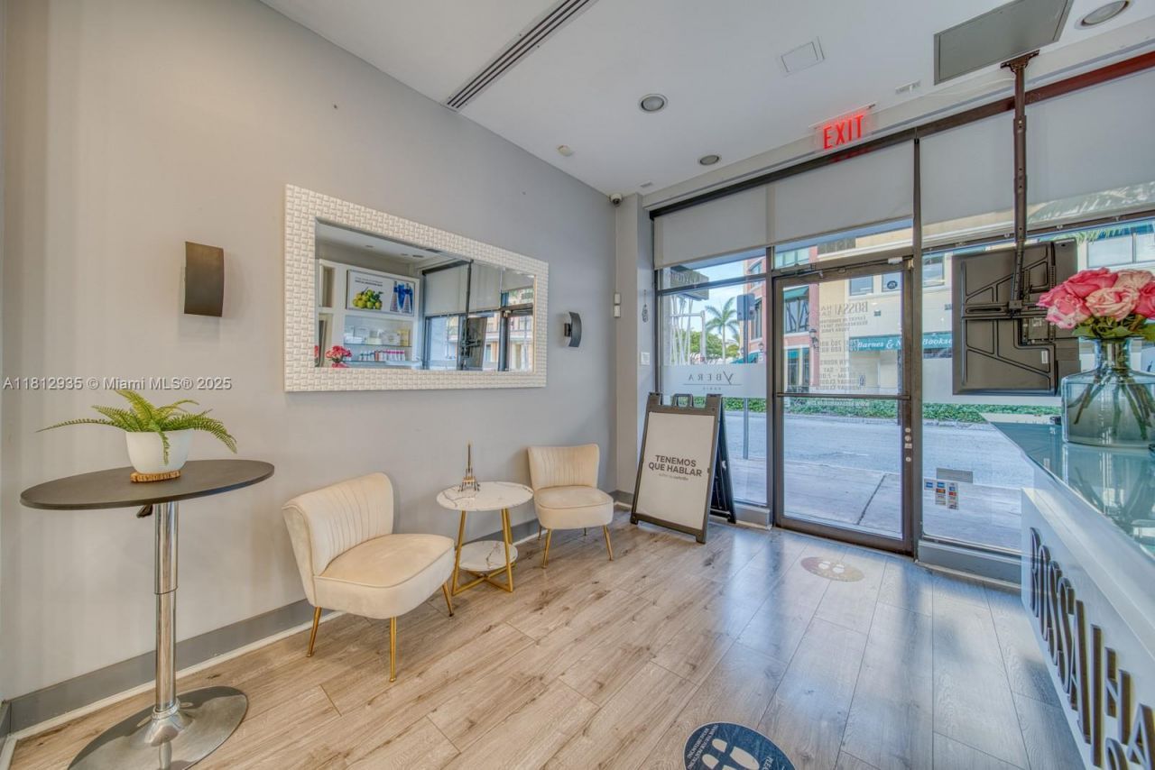 Full Service Beauty Salon On Sunset Dr & 57th Ave, Coral Gables, FL 33143 Photo