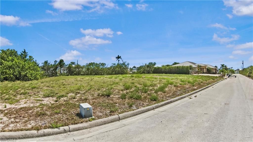 2807 Cussell Dr, Saint James City, FL 33956 Photo