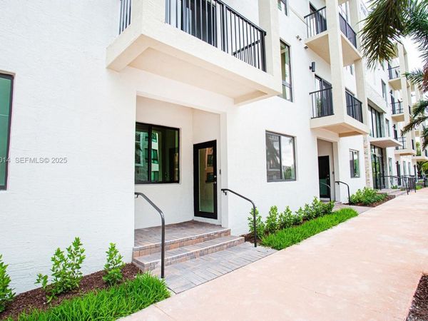 8167 NW 41st St, Unit E-104, Doral, FL 33166