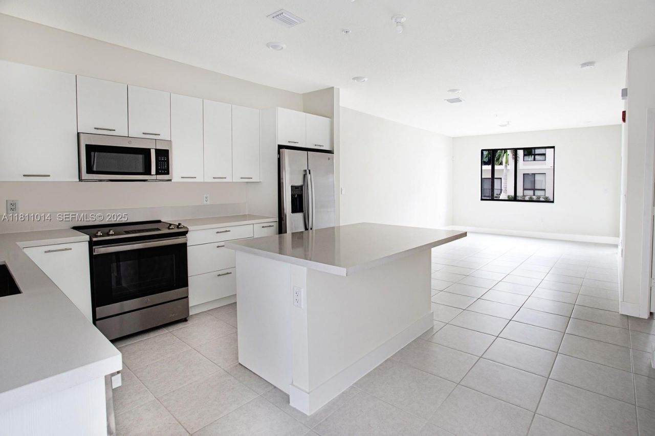 8167 NW 41st St, Unit E-104, Doral, FL 33166 Photo