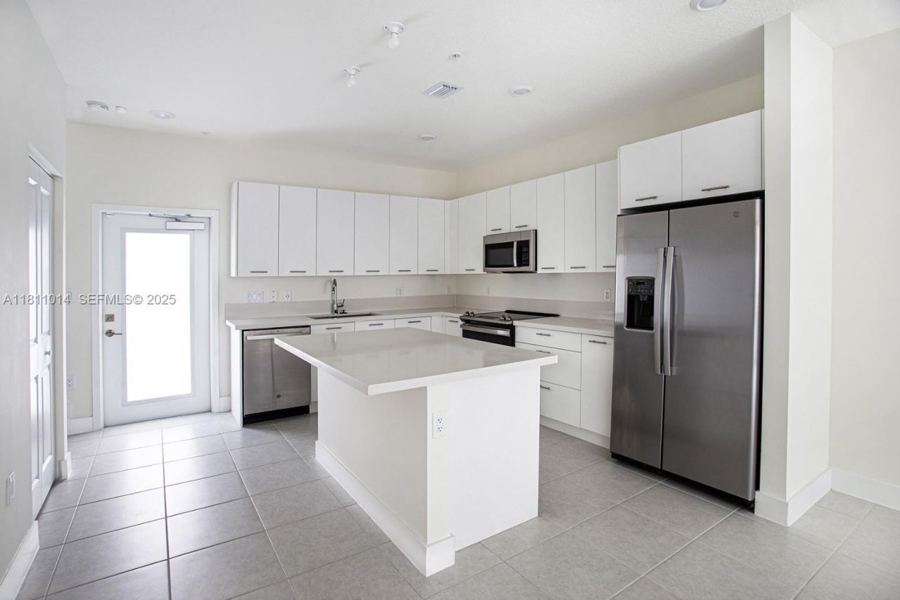 8167 NW 41st St, Unit E-104, Doral, FL 33166 Photo