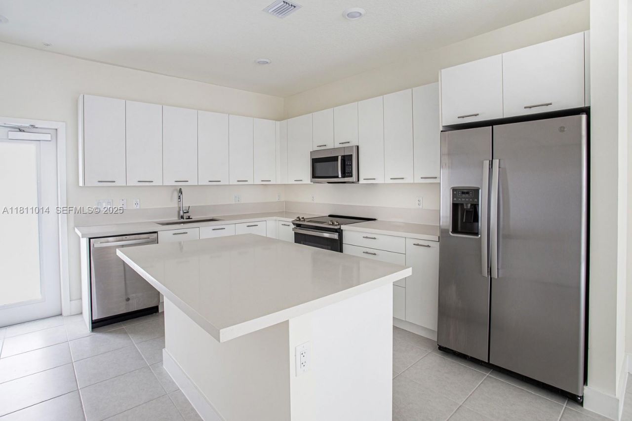 8167 NW 41st St, Unit E-104, Doral, FL 33166 Photo