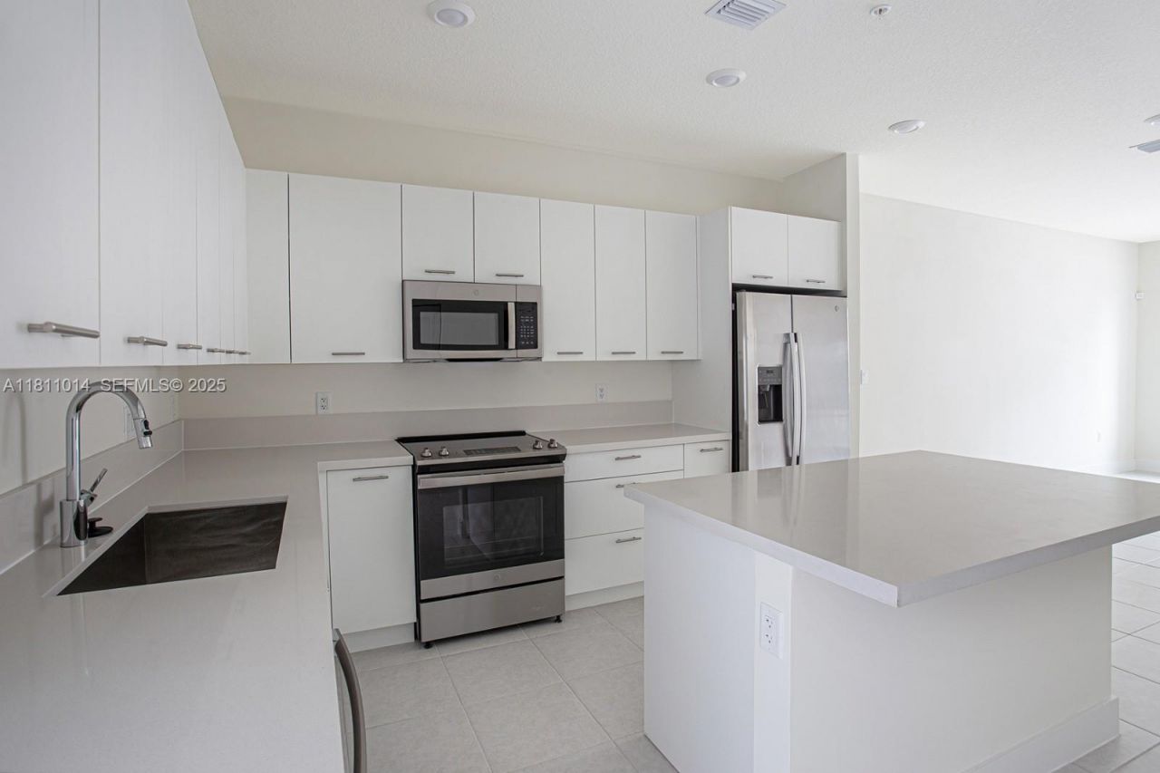 8167 NW 41st St, Unit E-104, Doral, FL 33166 Photo