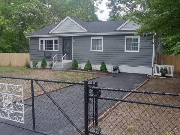 34 Park Lane, Medford, NY 11763