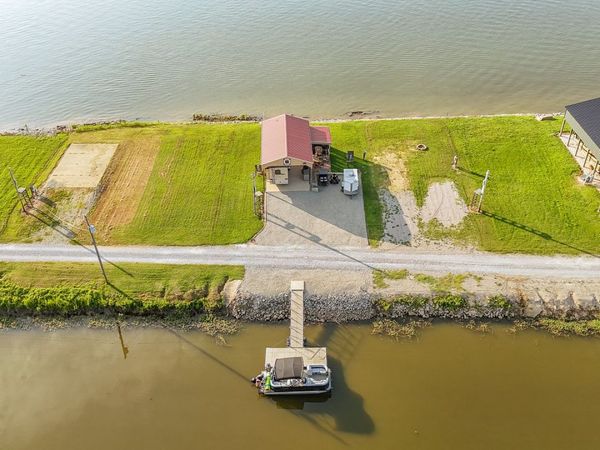 1139 River Front Dr, Clifton, TN 38425