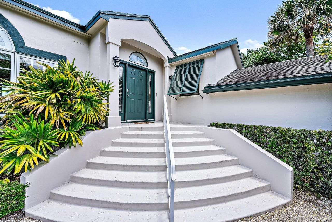 5 N Beach Road, Jupiter Island, FL 33455 Photo