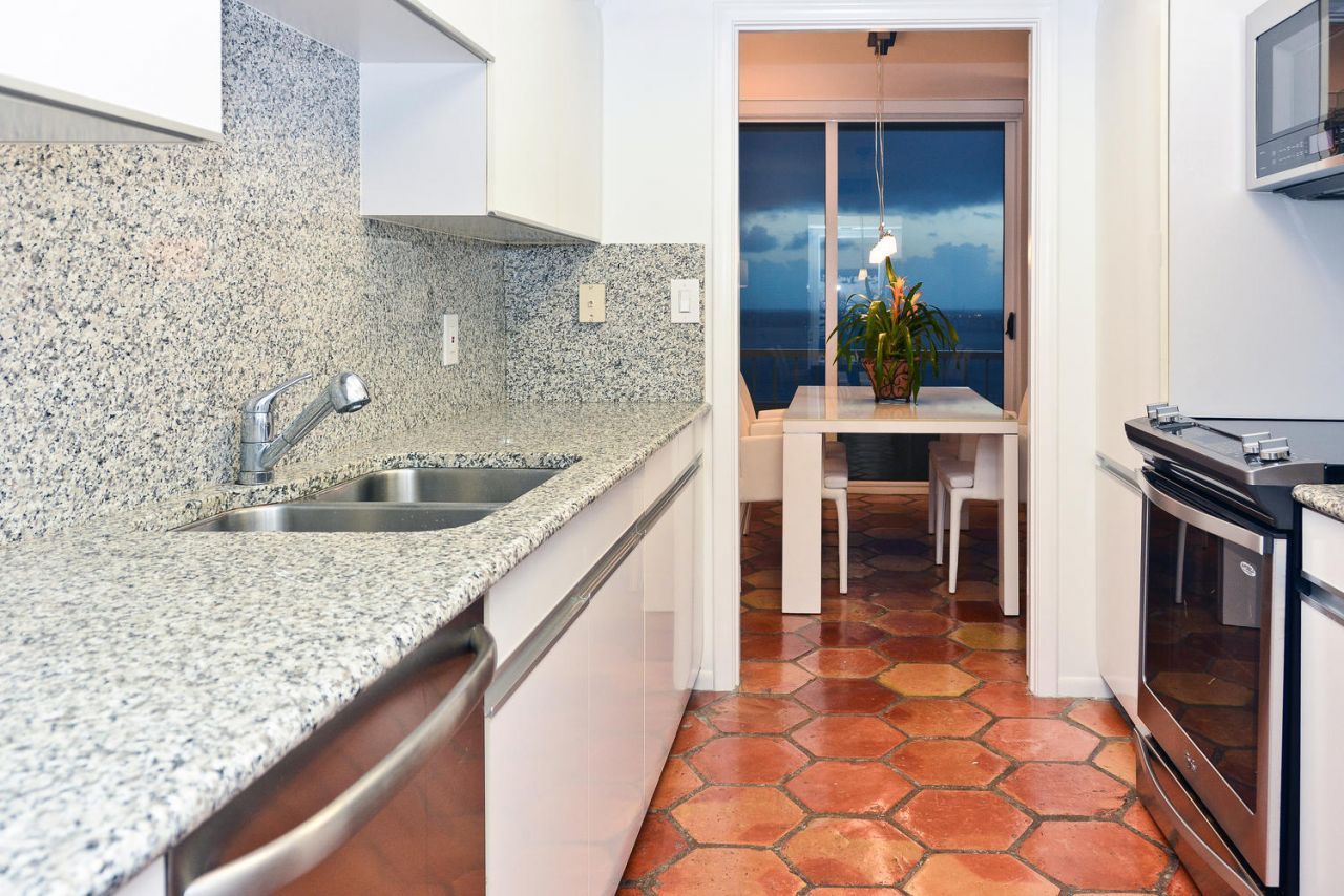 5510 N Ocean Drive, Unit 21-D, Singer Island, FL 33404 Photo