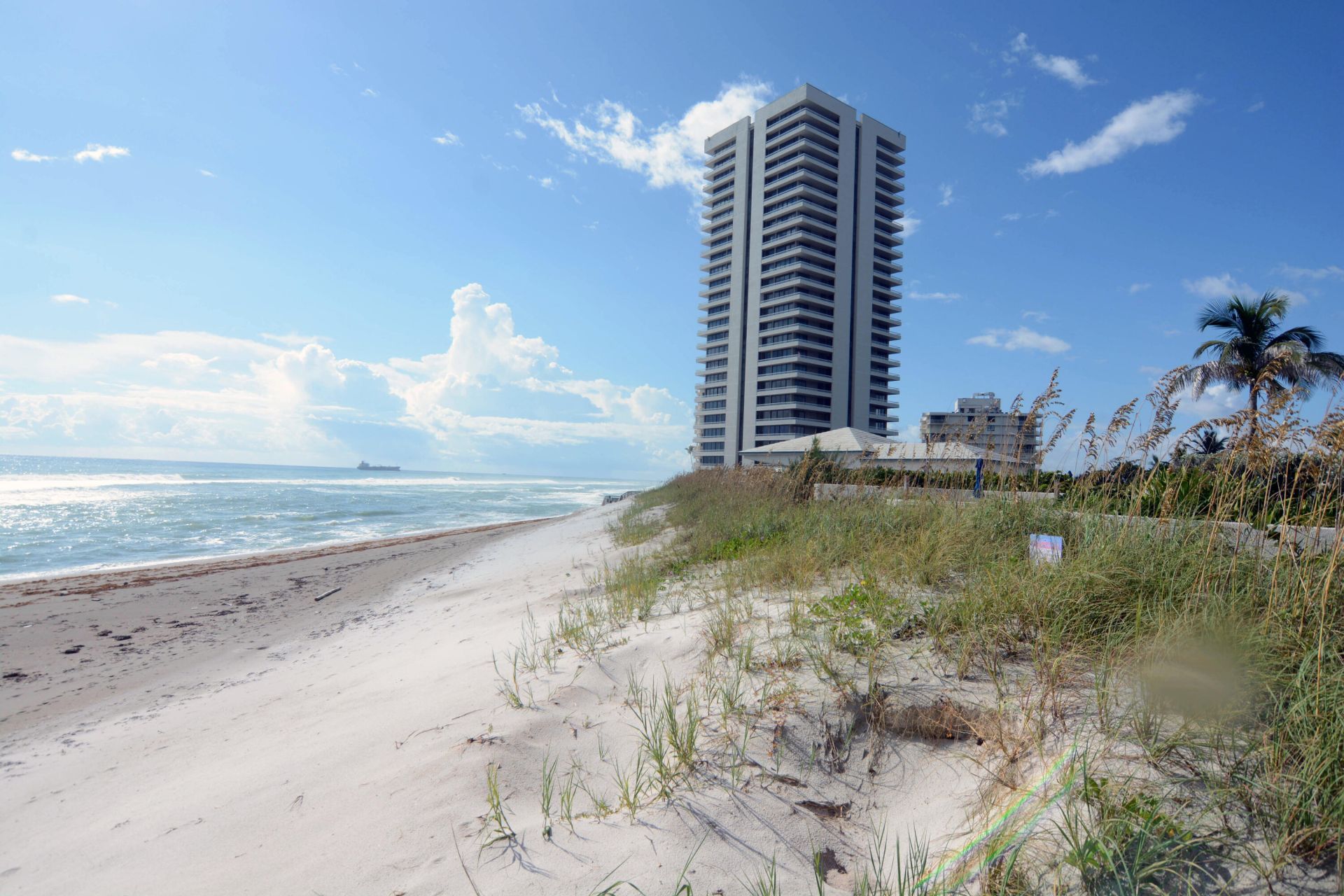 5510 N Ocean Drive, Unit 21-D, Singer Island, FL 33404 Photo