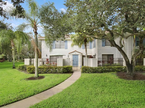 377 Prestwick Lane, Unit 2, Palm Beach Gardens, FL 33418
