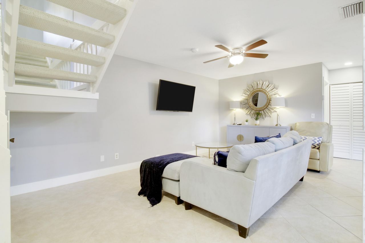 377 Prestwick Lane, Unit 2, Palm Beach Gardens, FL 33418 Photo