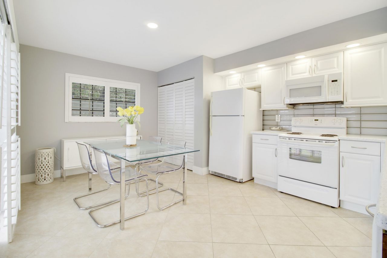 377 Prestwick Lane, Unit 2, Palm Beach Gardens, FL 33418 Photo