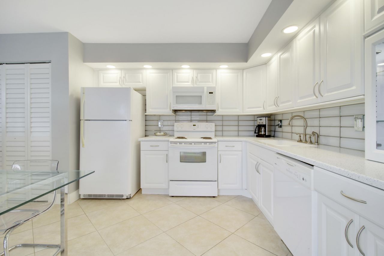 377 Prestwick Lane, Unit 2, Palm Beach Gardens, FL 33418 Photo